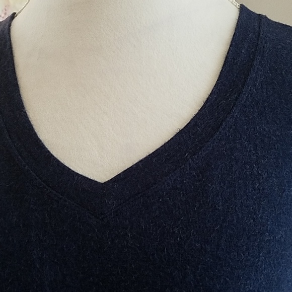 CAbi Heather Navy double v tee, medium - Picture 4 of 6